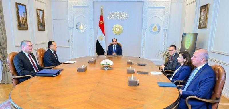 الرئيس السيسي يؤكد على جهود مصر لتطوير مناخ الاستثمار وتذليل أية عقبات تواجه المستثمرين