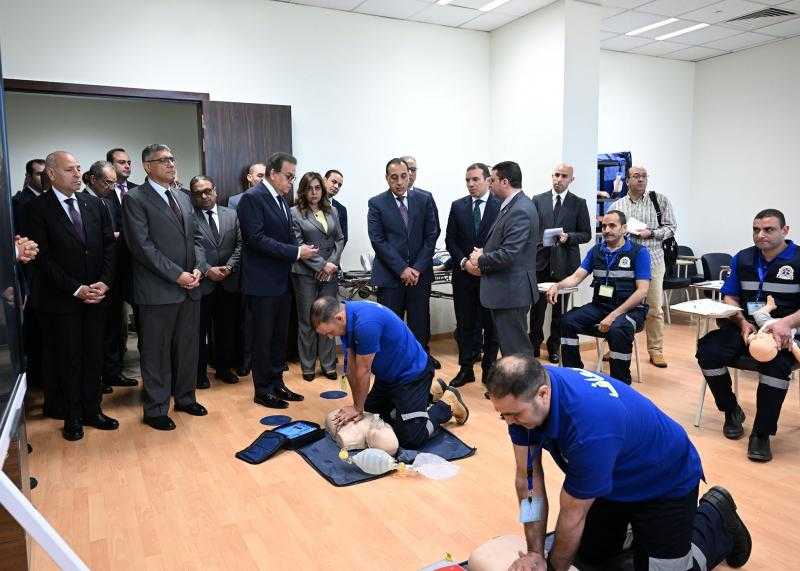 رئيس الوزراء يتفقد المركز القومي للتدريب بمقر هيئة الاسعاف المصرية