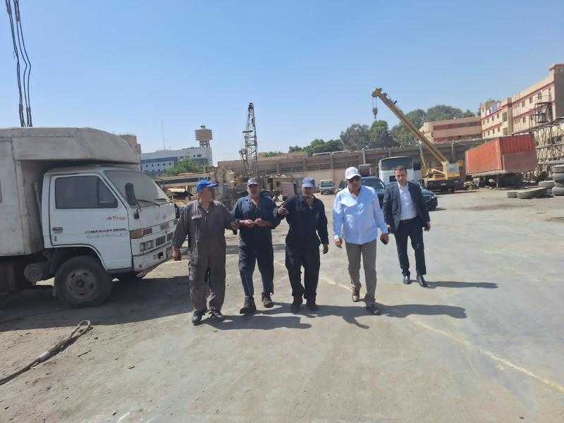 وزير الكهرباء يتفقد الورش ومخازن التشوين والتكهين التابعة لشركة القابضة