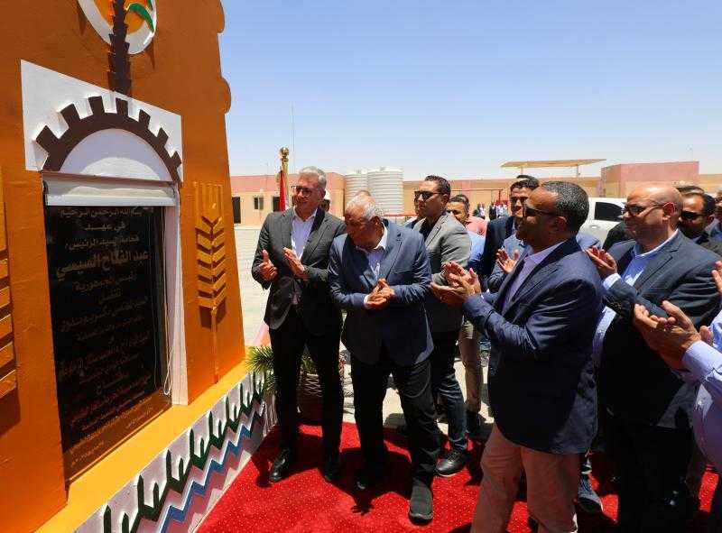 وزير البترول يفتتح محطة الغاز الرئيسية التابعة لشركة طاقة غاز المغذية لمدينة الخارجة بالوادي الجديد