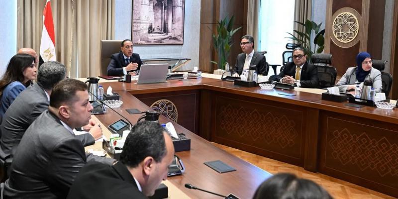 رئيس الوزراء يستعرض تحديات قطاع صناعة الحديد والصلب وآليات وخطوات النهوض به