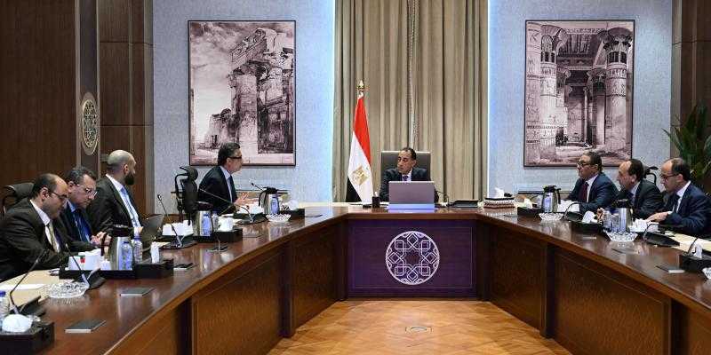 مدبولي: تذليل التحديات أمام منظومة الدعم سعياً لحوكمتها.. وفاروق: تسليم الكارت الموحد لـ 42 ألف مستحق ببورسعيد