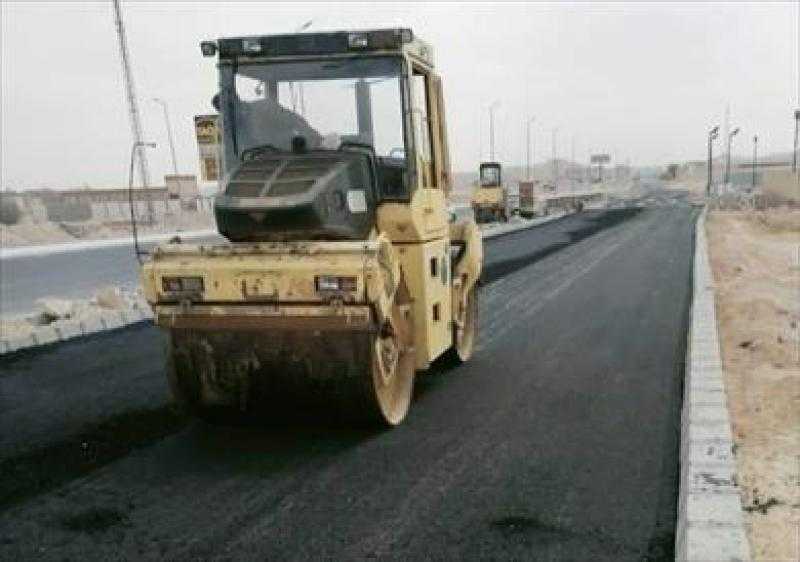 استمرار أعمال الرصف بكفر الدوار بعد الانتهاء من مشروعات الصرف الصحي
