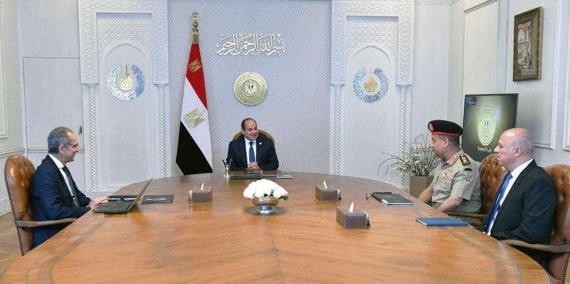 الرئيس السيسي يطمئن الشباب الملتحقين بمبادرة «الرواد الرقميون»: نحن نعد كل شيء بما يليق بمصر.. فيديو