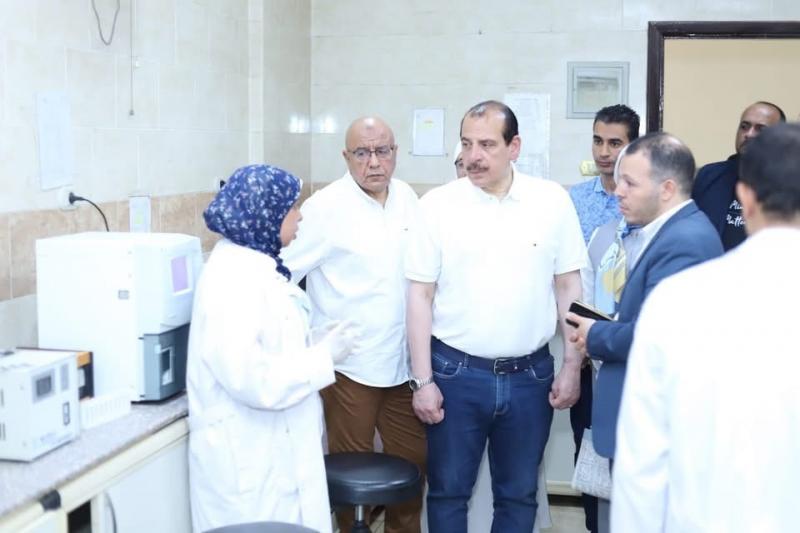 نائب وزير الصحة يتفقد عددٍ من المنشآت الطبية بمحافظة قنا