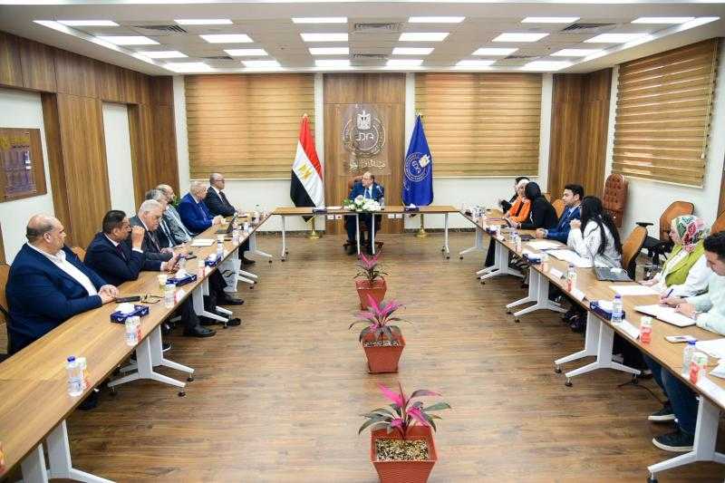 هيئة الدواء تعقد اجتماعًا موسعًا مع ممثلي المجلس التصديري للصناعات الطبية