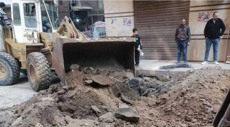 محافظ الغربية يتابع أعمال رصف شارع نادي البلدية في المحلة