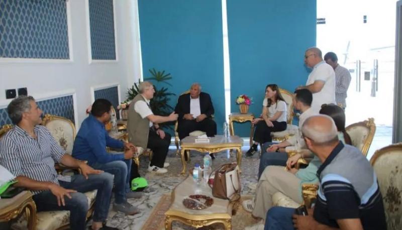 محافظ الوادي الجديد يلتقي وفد ”إيكاردا” الأسباني لتعزيز التعاون المشترك