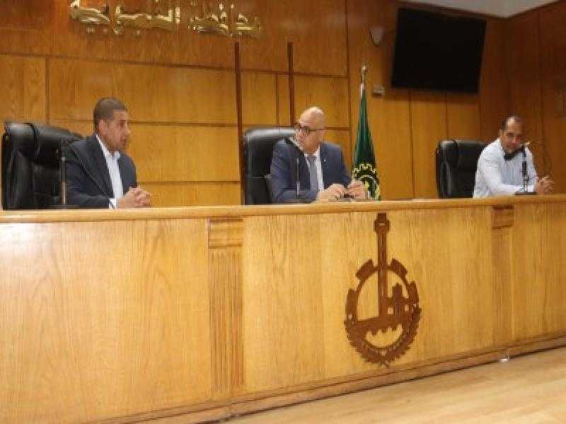 محافظ القليوبية يوجه رؤساء المدن بتكثيف المرور الميداني: لا تهاون مع التعديات خلال عيد الأضحى