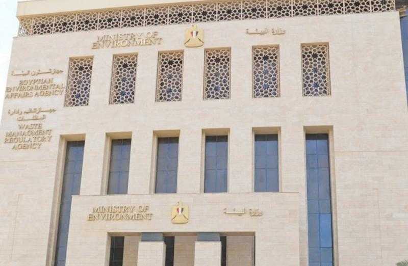 البيئة تنظم حملات لتنظيف الشواطئ وقاع البحر بشواطئ الإسكندرية احتفالا باليوم العالمى للبيئة