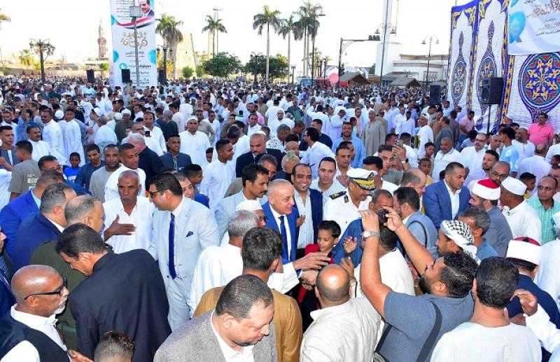 محافظ الأقصر يؤدي صلاة عيد الأضحى المبارك بساحة سيدي أبو الحجاج وسط جموع المصلين