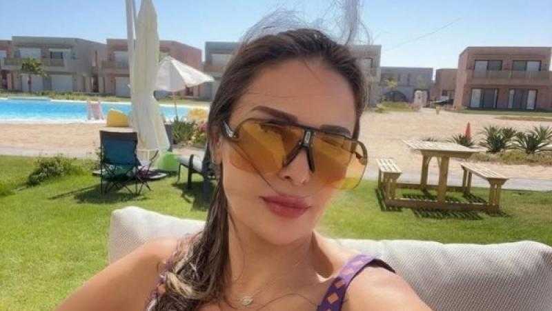 داليا البحيري تحتفل بالعيد بإطلالة صيفية