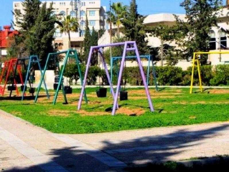 إقبال كبير من المواطنين على المتنزهات والشواطئ في البحيرة للاحتفال بالعيد