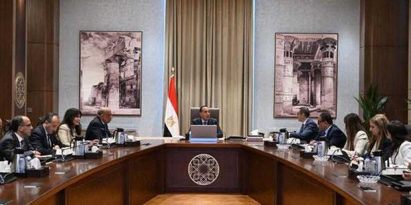 رئيس الوزراء يستعرض الفرص الاستثمارية في قطاع الكهرباء والطاقة خلال السنوات العشر القادمة