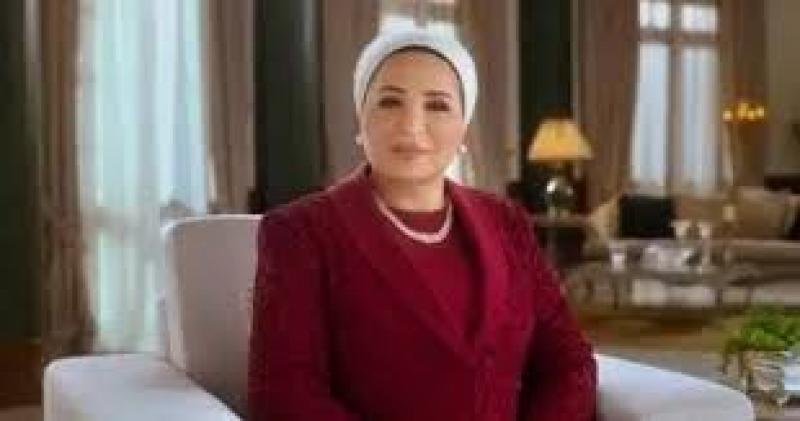 السيدة انتصار السيسى تتواصل مع أسرة البطل خالد محمد شوقي وتقدم لذويه واجب العزاء