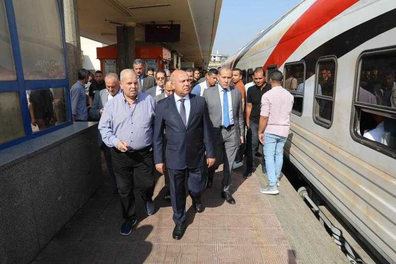وزير النقل يتفقد محطة مصر برمسيس.. ويؤكد: تطبيق مبدأ الثواب والعقاب والتصدي بحزم لأي محاولة لسرقة أو إتلاف الممتلكات