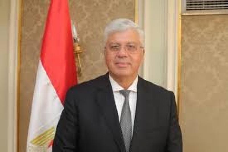 وزير التعليم العالى يضع حجر الأساس لمشروعات بتكلفة 2.350 مليار جنيه ببنها