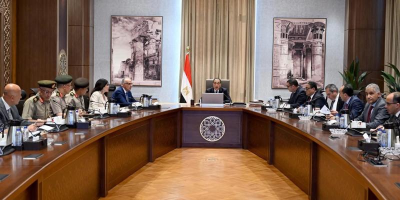 رئيس الوزراء يتابع الجهود المبذولة لتوفير الاحتياجات اللازمة من مياه الشرب