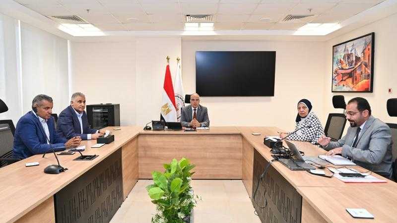 وزير الري يتابع حالة المنظومة المائية وموقف توفير الاحتياجات المائية لمحطات مياه الشرب