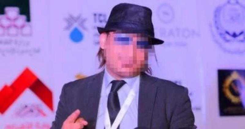 ماذا وجدت الشرطة مع المذيع الفرفوش بعد القبض عليه؟