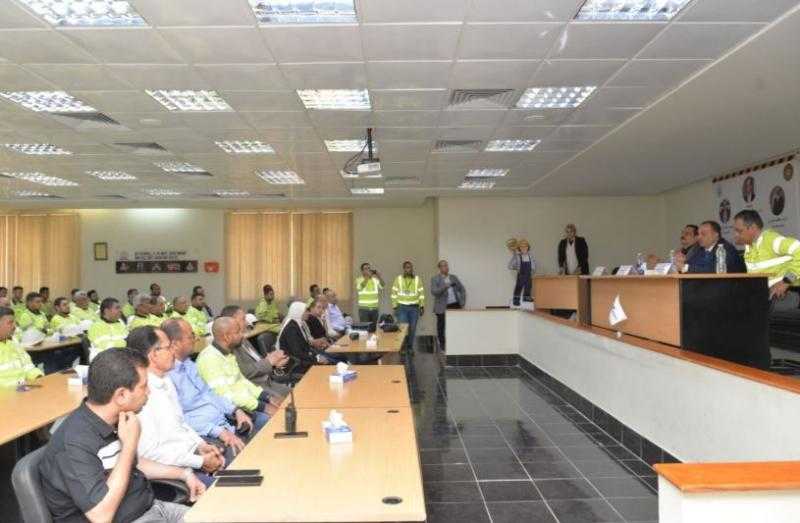 محافظ أسيوط: بيئة العمل الآمنة ركيزة أساسية للتنمية المستدامة