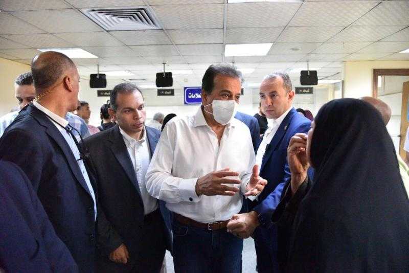 وزير الصحة يتفقد العيادات الخارجية بمستشفى مدينة نصر للتأمين الصحي.. صور