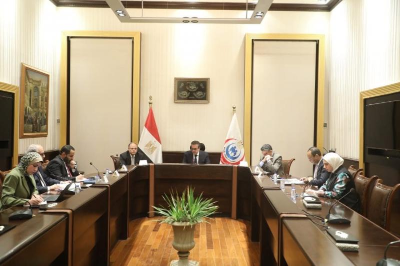 وزير الصحة يناقش مع هيئتي الدواء والشراء الموحد آليات ضمان كفاءة واستدامة منظومة الإمداد