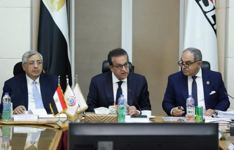 وزير الصحة يترأس اجتماعي الجمعية العامة لشركة «ڤاكسيرا»
