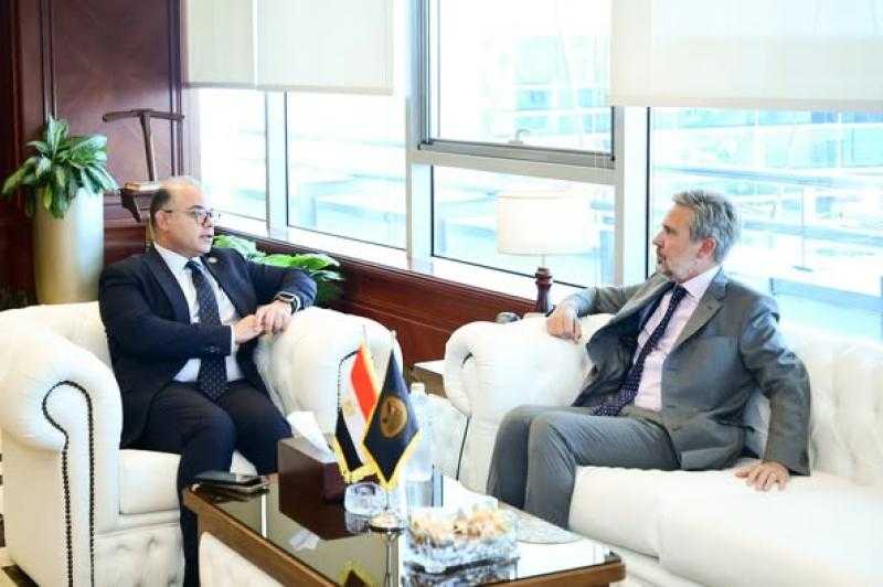 رئيس الرقابة المالية يلتقي السفير الإيطالي ويستعرض تطوير القطاع المالي غير المصرفي