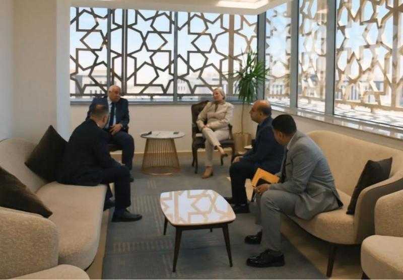 وزيرة البيئة تستقبل محافظ الوادي الجديد لبحث تعزيز فرص الاستثمار في تدوير المخلفات الزراعية
