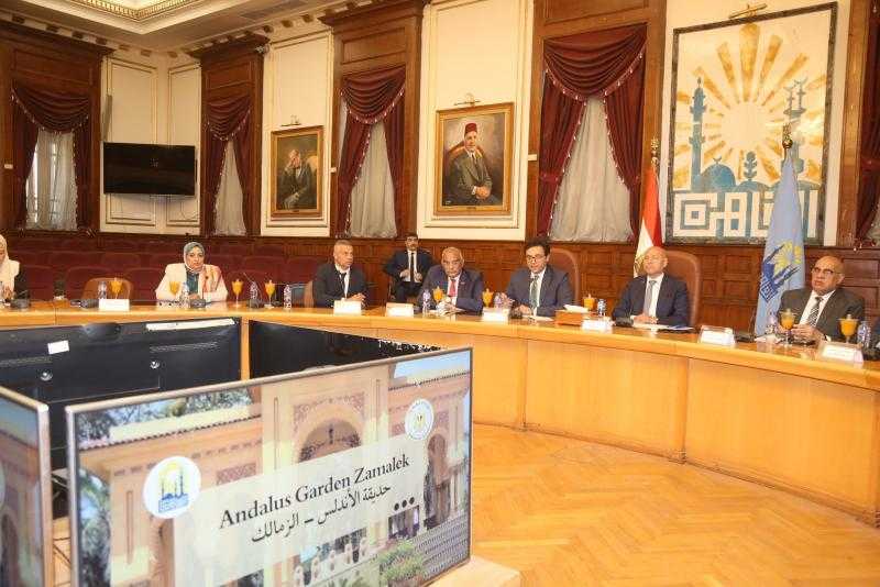وزير الثقافة ومحافظ القاهرة يبحثان سبل استعادة مكانة العاصمة الثقافية وإحياء منطقة المسارح بالعتبة
