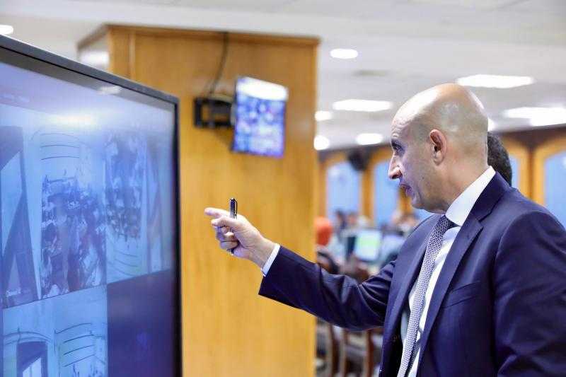 وزير التعليم يُتابع امتحانات الثانوية العامة بتقنية ”الفار”