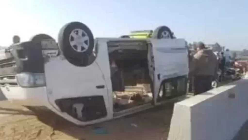 إصابة 6 أشخاص إثر انقلاب ميكروباص بطريق إسكندرية الصحراوي