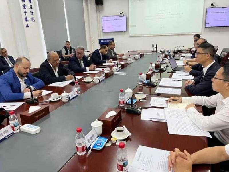وزير الكهرباء يبحث مع الشركات الصينية التعاون في بناء محطة لتوليد الكهرباء بواسطة ضخ وتخزين المياه