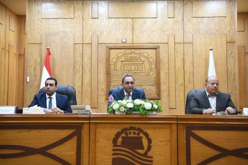 اختيار 57 مهندسا للعمل بالوحدات المحلية في قنا