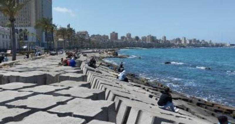 الطقس اليوم شديد الحرارة ورطوبة عالية وشبورة والعظمى بالقاهرة 37 درجة
