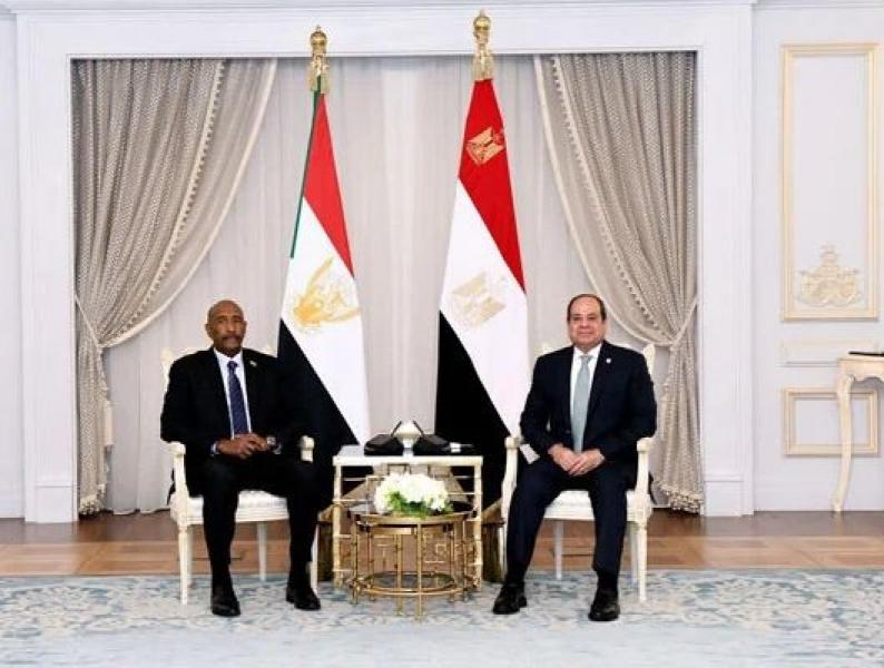 الرئيس السيسي يؤكد لـ”البرهان” على ثوابت الموقف المصري الداعم لوحدة السودان وسيادته