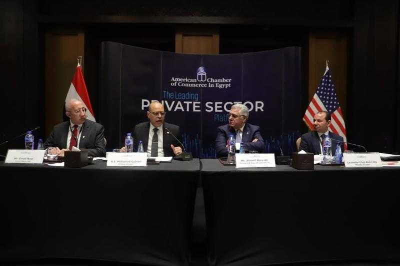تحت رعاية الغرفة التجارية الأمريكية بمصر.. وزير العمل يفتتح ورشة عمل للتوعية بقانون العمل الجديد