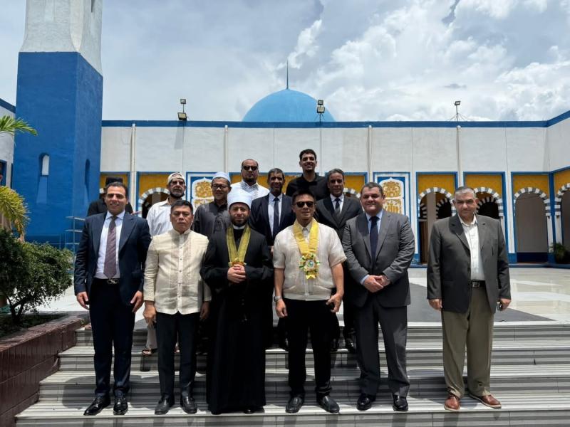 وزير الأوقاف يزور المسجد الأزرق في الفلبين ويتفقد شئونه وشئون الجالية المسلمة