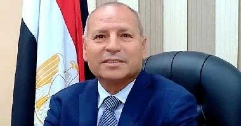 محافظ القاهرة يهنئ أوائل الدبلومات الفنية