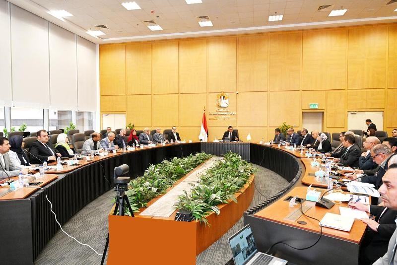 وزير الإسكان يتابع موقف توفيق أوضاع الأراضي المنضمة لأحوزة عددٍ من المدن الجديدة