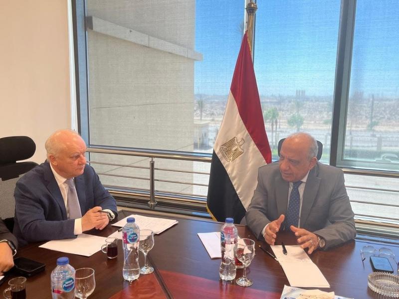 الدكتور محمود عصمت: الاستراتيجية الوطنية للطاقة وخططها التنفيذية تنطلق من رؤية متكاملة للدولة بالاعتماد على الطاقات المتجددة والنظيفة