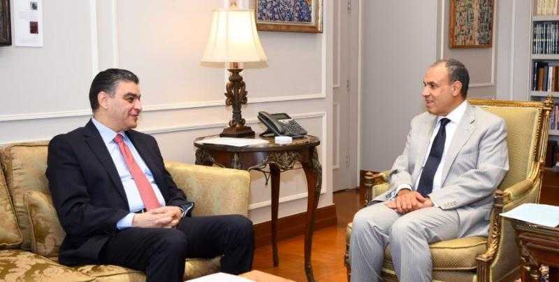 وزير الخارجية يبحث تعزيز التعاون في مجال تصدير الدواء المصري إلى القارة الإفريقية