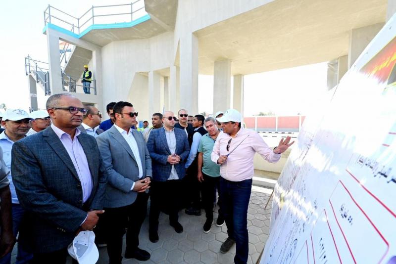 وزير الإسكان يتفقد محطة معالجة صرف صحي طحا البيشة في مركز ببا ببني سويف