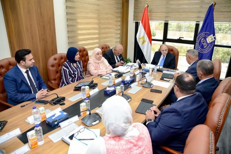 رئيس هيئة الدواء المصرية يبحث مع ممثلي شركة ”الأندلس” سبل دعم التصنيع المحلي المستحضرات الدوائية