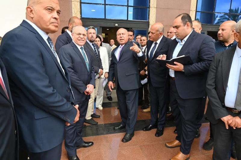 وزير الصناعة والنقل يتفقد محطة الركاب السياحية بميناء الإسكندرية.. دور هام وبارز لكل قطاعات النقل في دعم وتنشيط منظومة السياحة في مصر