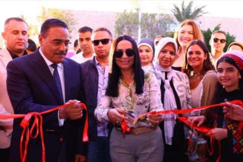 وزيرة التضامن تتفقد أروقة معرض ”ديارنا للحرف التراثية” بالساحل الشمالي