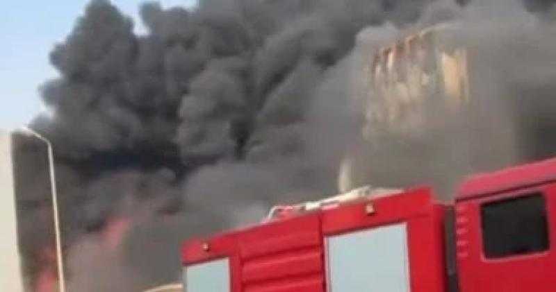 السيطرة على حريق داخل محل في الهرم دون إصابات