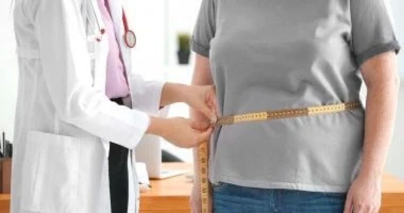 كيف تجرى عملية تكميم المعدة وما الآثار الجانبية؟