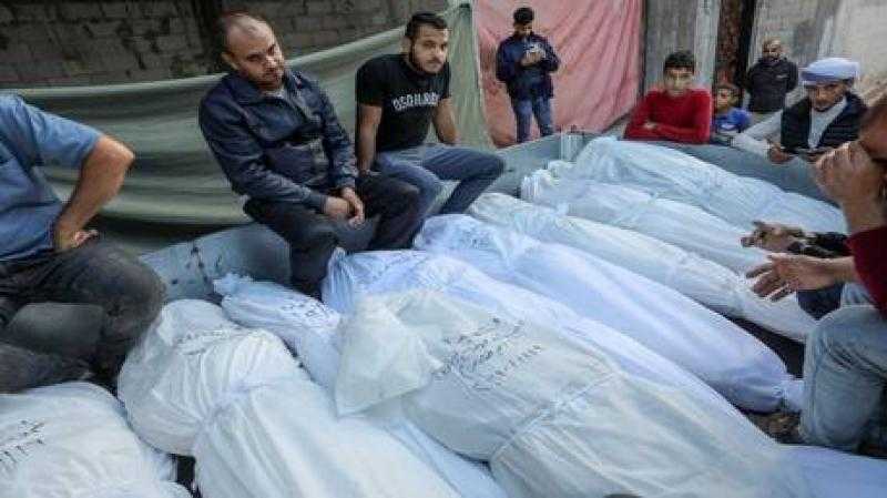 52 شهيدًا فلسطينيًا بنيران الاحتلال الإسرائيلي في قطاع غزة منذ فجر اليوم